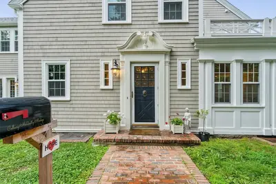 Image de Seven bedroom Cohasset home available for summer rental