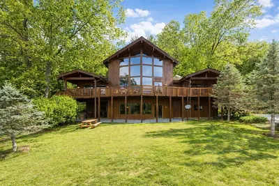 Image de Misty Mountain Retreat | Secluded Mountain Views, Outdoor Fireplace + Game Room