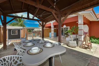 Image de Beach House with Pool in Noord