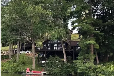 Image de Family friendly, light filled cabin on Lake Horace w private dock & beach access