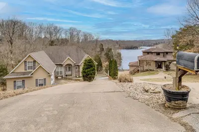 Image de Canoe, Swim & Hike: Lakefront Brandenburg Home!