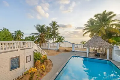 Image de Your Perfect Coastal Escape 🌴