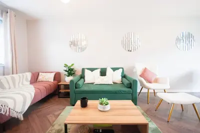 Image de 3 chambres de luxe, à 8 minutes du centre-ville, Bradgate Park et Leicester, parking, jardin