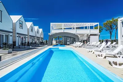 Image de Joli appartement dans une maison de vacances avec Wifi, climatisation, piscine, Tv, terrasse
