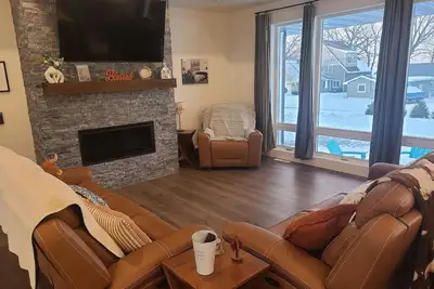 Image de Modern 5 bedroom, 3. 5 bathroom home close to Eaa with water views