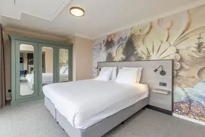 Image de Relaxing Retreat with Heated Indoor Pool — Free Parking and Tennis Courts