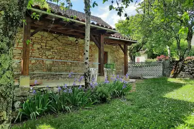Image de Gîte de charme avec Grande piscine dans le Lot