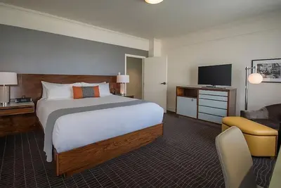 Boutique Gallery Suite Downtown