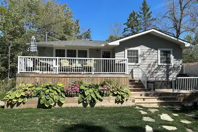 Image de Lake Simcoe Beachfront Cottage