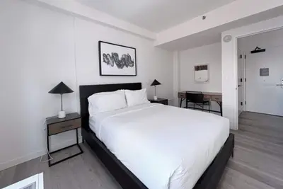 Image de 3 Inviting Units | Steps to MoMA Ps1, Court Sq Metro & 5 Mins to Manhattan