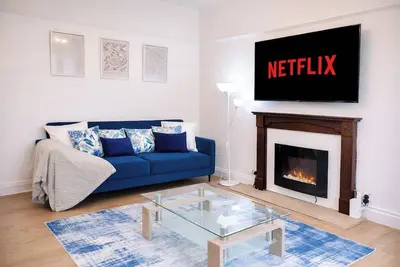 Image de 3br Near York Centre | Free Parking & WiFi