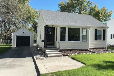 Image de Light and bright 2 bedroom centrally located home