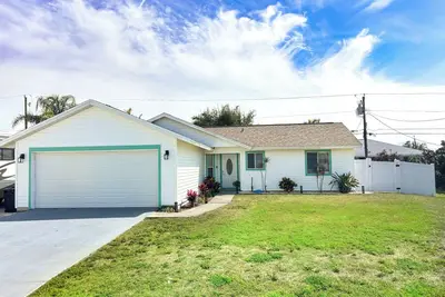 Image de Shark tooth hunting - close to beaches, shopping and more!