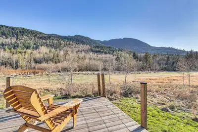 Image de Nature Art Retreat on Breckenridge Creek w/ Pond!