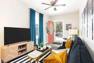 Image de Tremont’s Finest! Close to Hospitals, Downtown and Colleges! !