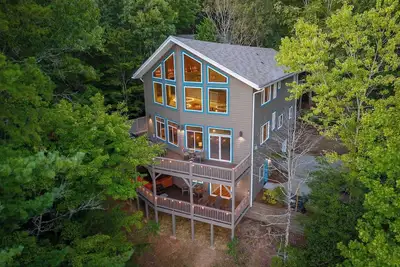 Image de Upscale Mountain Retreat, Hot Tub & Game Room!