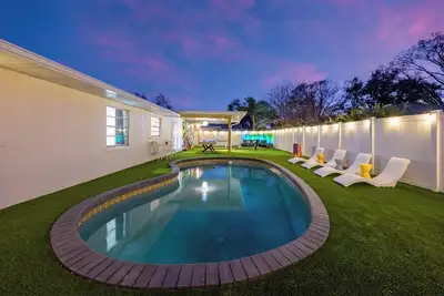 Image de Heated Pool • Games • Fire Pit • Bbq • Sleeps 16