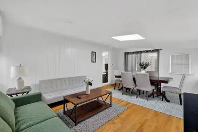 Image de Spacious 5Br home in Malden with Ac & heat