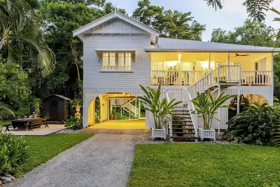 Charming Queenslander surrounded by Rainforest