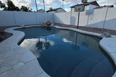 Image de Relax and work Close to stadiums, golf, restaurants, and outdoor activities