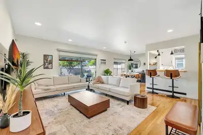 Image de Coffee Bar, Atari & Backyard Near Disneyland/Knotts & La/Oc