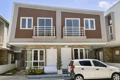 Image de 5 Mins from SkyRanch 3 Bedroom 2-Storey Home in Tagaytay