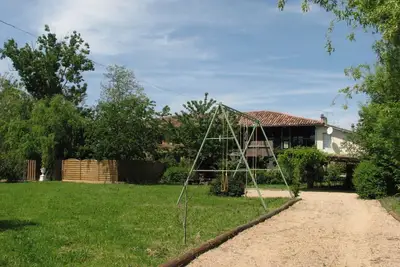 Image de Ancienne grande ferme en vallée de Garonne avec grand jardin et piscine