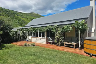 Image de Arrowtown Family Haven | Trails, Views & Comfort