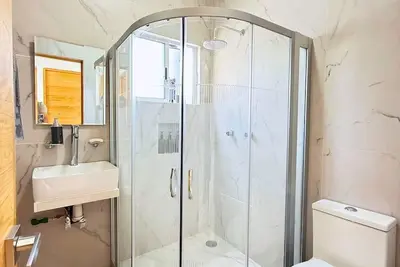 Image de Brightly 2br Apt in Downtown - Peaceful