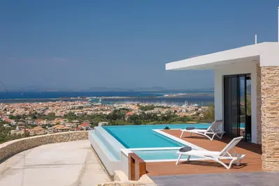 Image de Viila Dryope, Divine Sea & City Views, Infinity Pool, Furnished Terrace, Lefkada