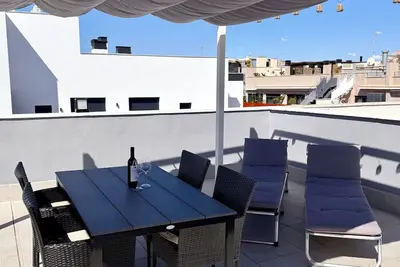 Image de Luxuriöse Wohnung, 5 minuten vom Strand und dem Zentrum von Torrevieja entfernt.