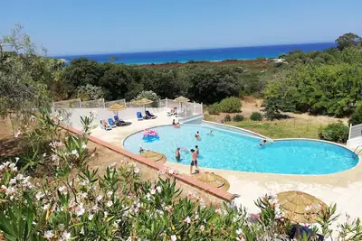 Image de T2 vue mer, accès plage direct, piscine, Lozari (7 km Ile Rousse), 5 couchages