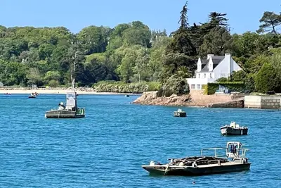 Image de Maison \"Les pieds dans l'eau\" plein sud avec vue exceptionnelle mer à Carantec