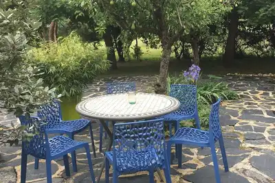 Image de Gite bleu  l'Iris  5 personnes, piscine chauffée partagée à 5 mn de la Loire