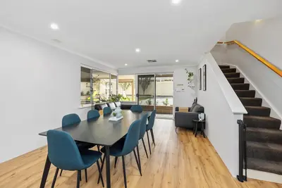 Image de Prime Location Crown, Train&City