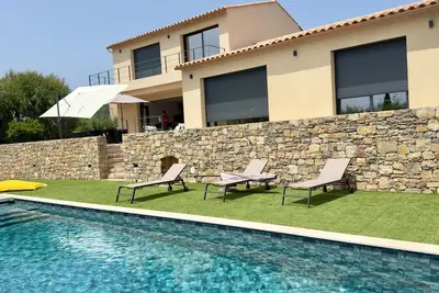 Image de Se réveiller face à la mer : villa neuve avec piscine chauffée – Les Issambres