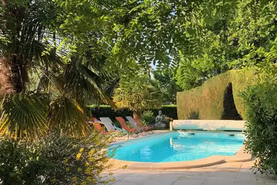 Image de Gite Le Tournesol  tout confort avec le charme de l'ancien et piscine chauffée