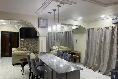 Image de 3 Bdrm luxury at Secluded Estate with Free 24/7 Solar. No more electricity cost