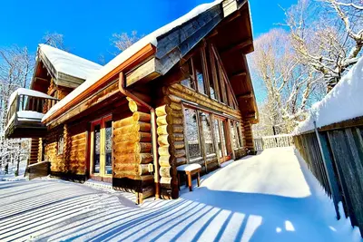 Image de Authentique chalet de bois rond #051