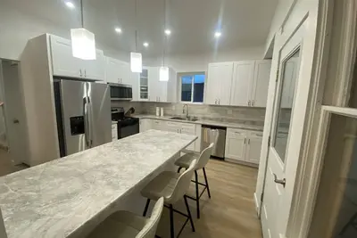 Image de Newly Renovated Pet-Friendly Spacious House in Downtown Calumet