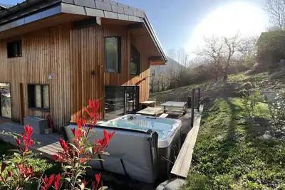 Image de Chalet Les 3 Marmottes, classé 4 étoiles, Spa, Courchevel, Meribel, Brides Les Bains