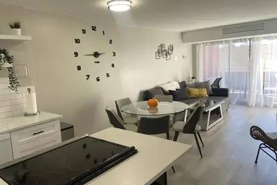 Image de Lovely 1-bedroom condo near shops & dining!
