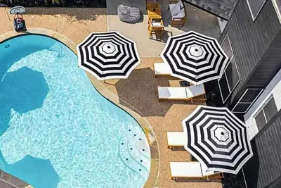 Image de Elegant Pool House w/ Cinema and Games.