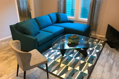 Remodeled Close-in Walkable Unit!