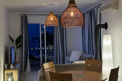 Image de 2-bedroom Latchi apartment with panoramic terrace, steps from the beach