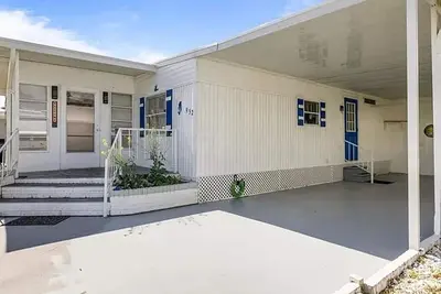 Image de Fabulous 2-bedroom mobile home with Ac in North Fort Myers
