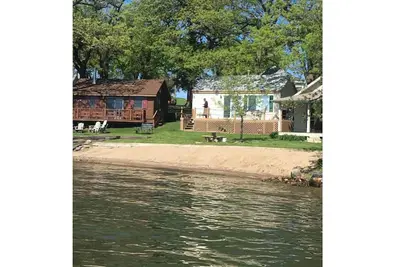 Image de Beachfront Cabin on East Lake w/ Boat Hoist