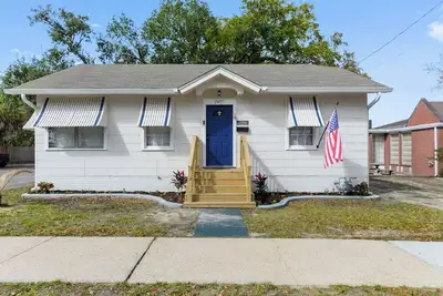 Image de The Captain's Quarters - A Cozy 2-bedroom cottage in delightful Gulfport