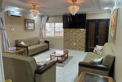 Image de 4 Bdrm luxury at Secluded Estate with Free 24/7 Solar. No more electricity cost