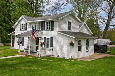 Image de Charming 3-bedroom farmhouse with Ac in quaint Hammondsport